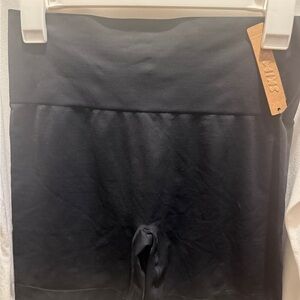 SKIMS Charcoal High-Waisted Leggings